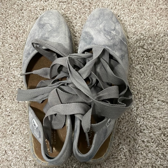 Gently used Tom wrapped around sandals - Picture 1 of 3